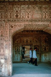 Arche;-Architecture;-Calligraphie;-Décor-floral;-Delhi;-Diwan-i-Khas;-Fort-rouge;-Incrustations;-Inde;-Inscription;-Kaleidos;-Kaleidos-images;-La-parole-à-limage;-Lal-Qila;-Marbre;-Moghols;-Patrimoine-de-lHumanité;-Salle-daudience-privée;-Shah-Jahan;-Shahjahanabad;-Stories-Pictures;-Tarek-Charara;-UNESCO;-Vieux-Delhi